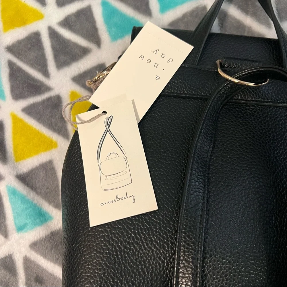 2-in-1 crossbody/backpack bag